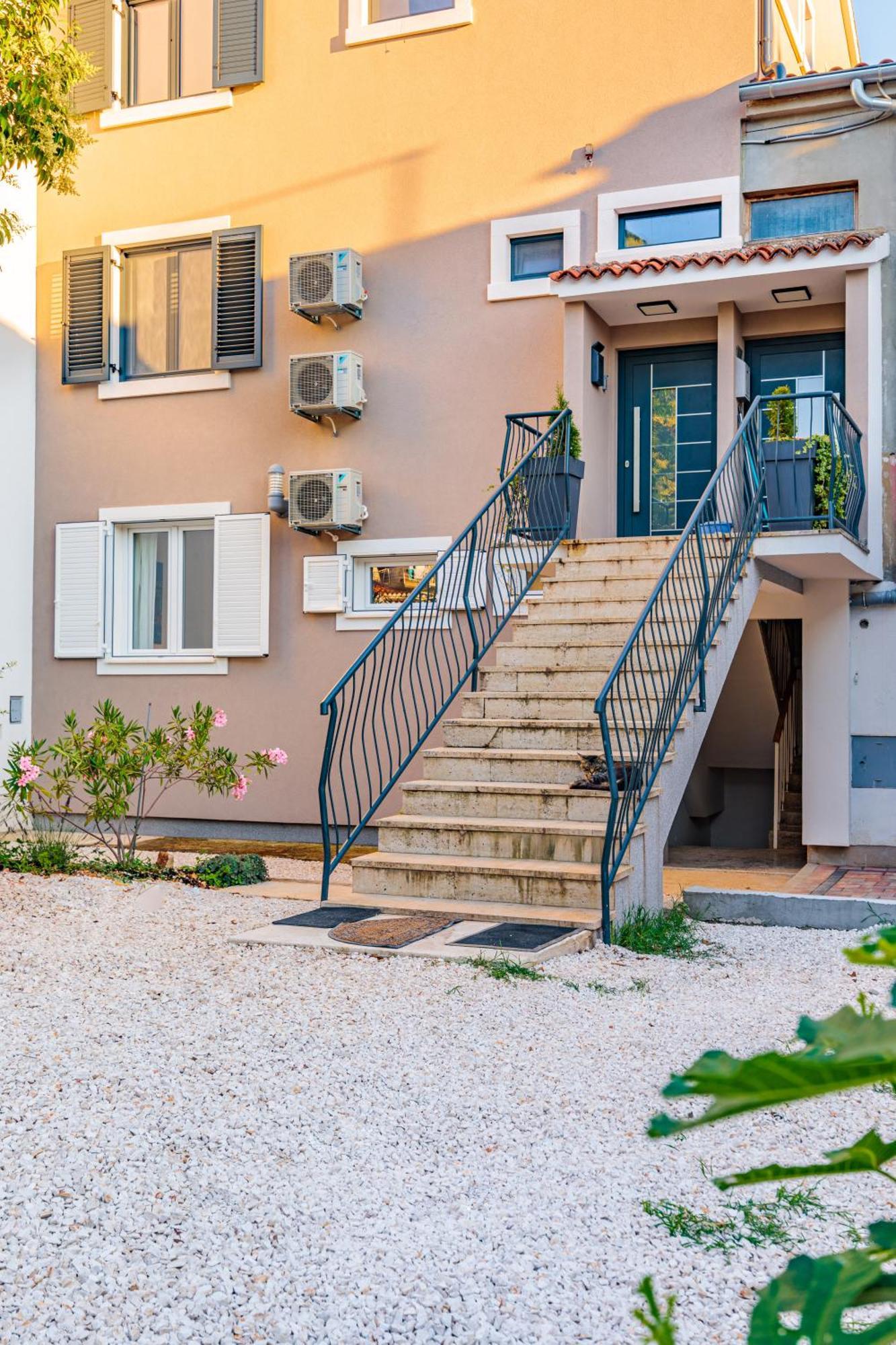 Santa Fuma Apartment โรวีน ภายนอก รูปภาพ