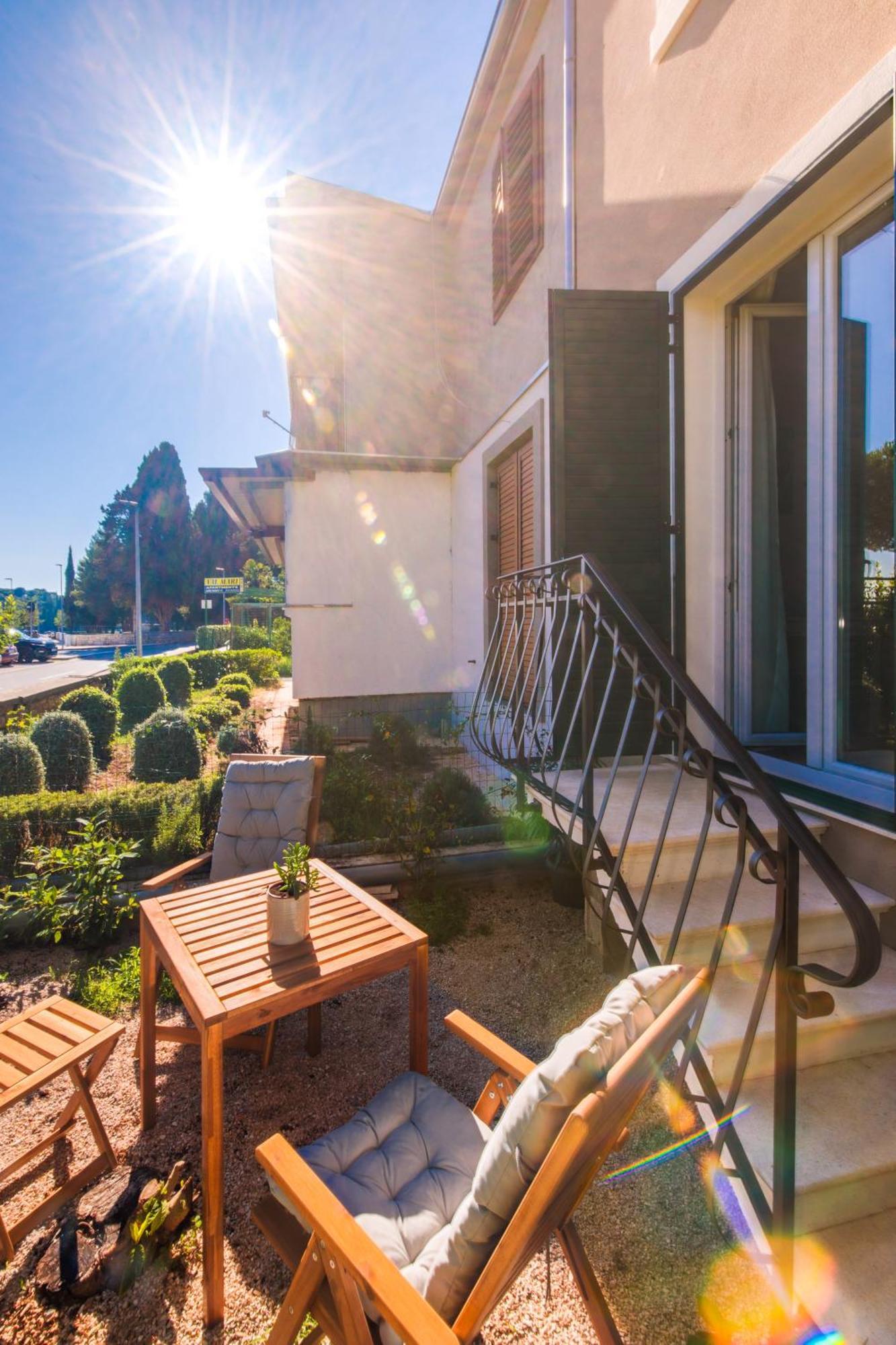 Santa Fuma Apartment โรวีน ภายนอก รูปภาพ