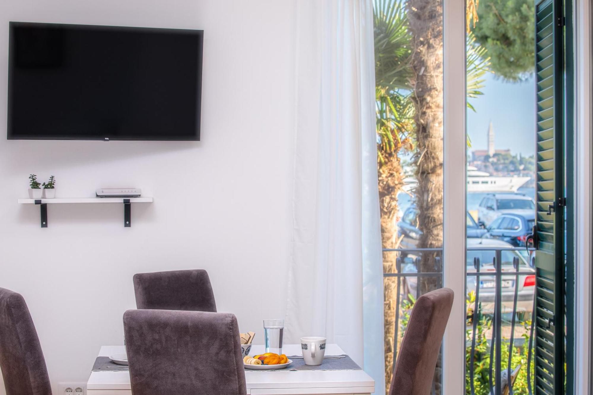 Santa Fuma Apartment โรวีน ภายนอก รูปภาพ